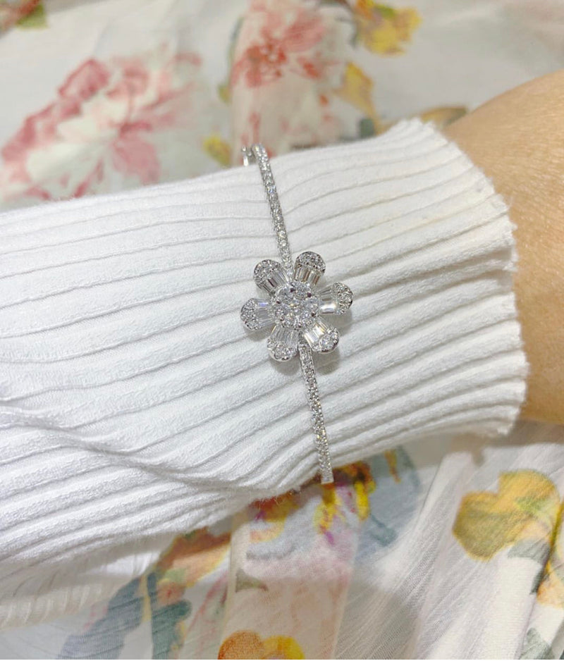 14k White Diamond Baguette Flower Single Bangle Bracelet